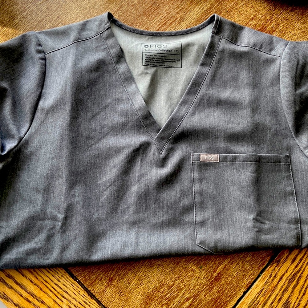 Figs grey scrub top xl